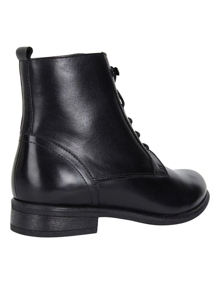 Flash Sale 𧨠Sandler Badge Black Glove Boots π₯ 5 Flash Sale 𧨠Sandler Badge Black Glove Boots π₯ - Image 3