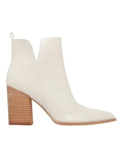 Flash Sale ✨ Nine West Birds Boots ⭐