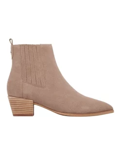 Flash Sale 🥰 Nine West Applez Boots In Taupe 🎁