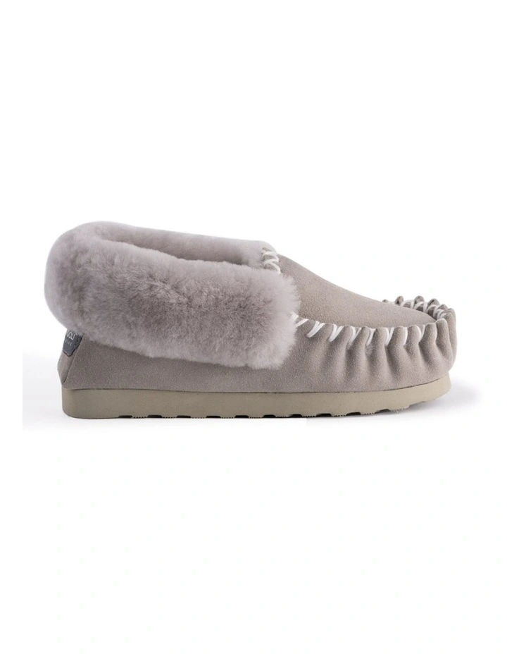 Budget β Aus Wooli Ugg Hand Stitched β€οΈ Womens Sheepskin Moccasin Light Grey π 5 Budget β Aus Wooli Ugg Hand Stitched β€οΈ Womens Sheepskin Moccasin Light Grey π - Image 3